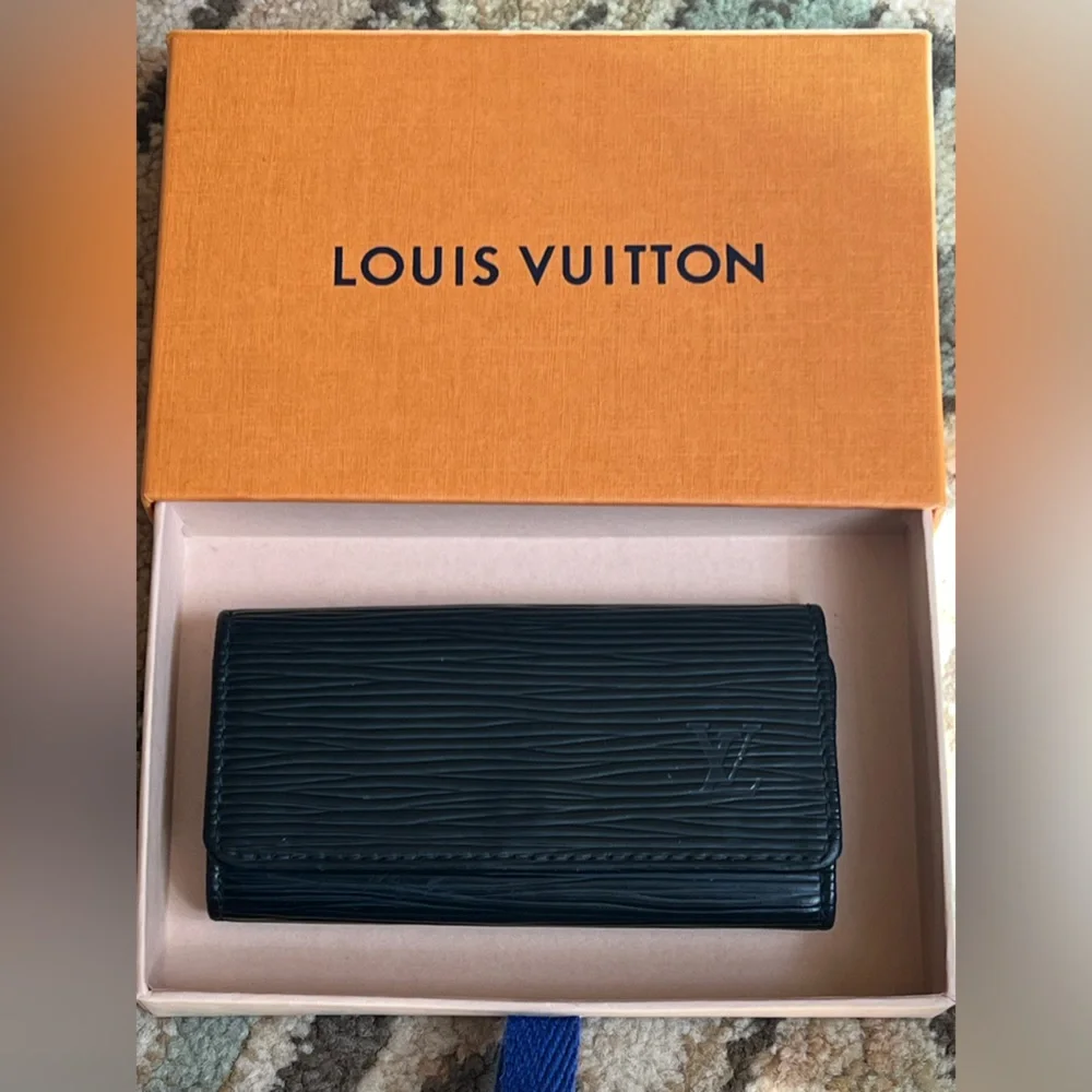 Louis Vuitton Black Epi Key Holder Like New with Box - Picture 1 of 8